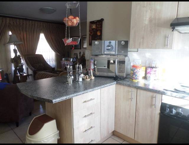 3 BEDROOM TOWNHOUSE FOR SALE IN RIVERSDALE